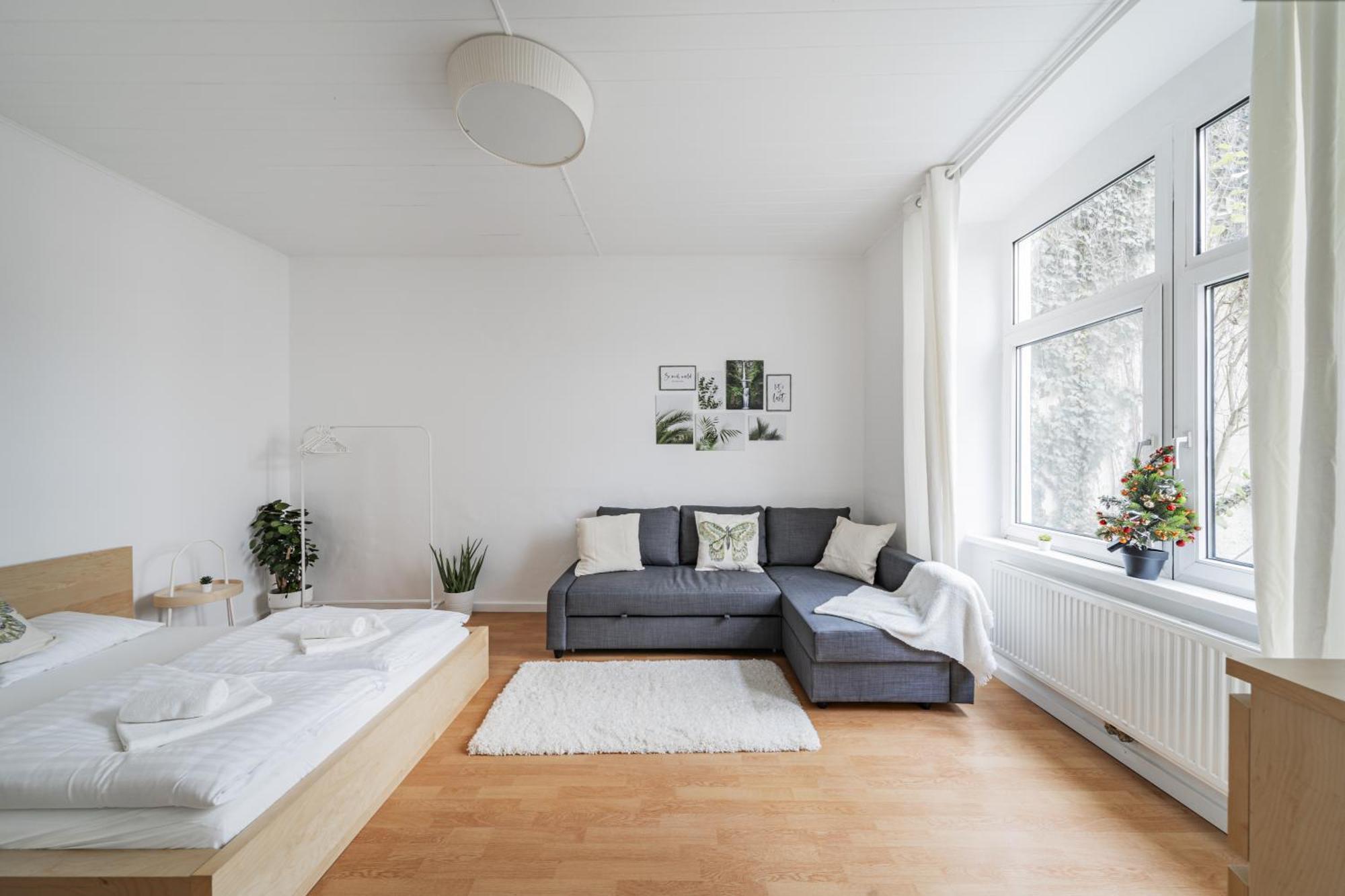 Cosy Calm Near Center *